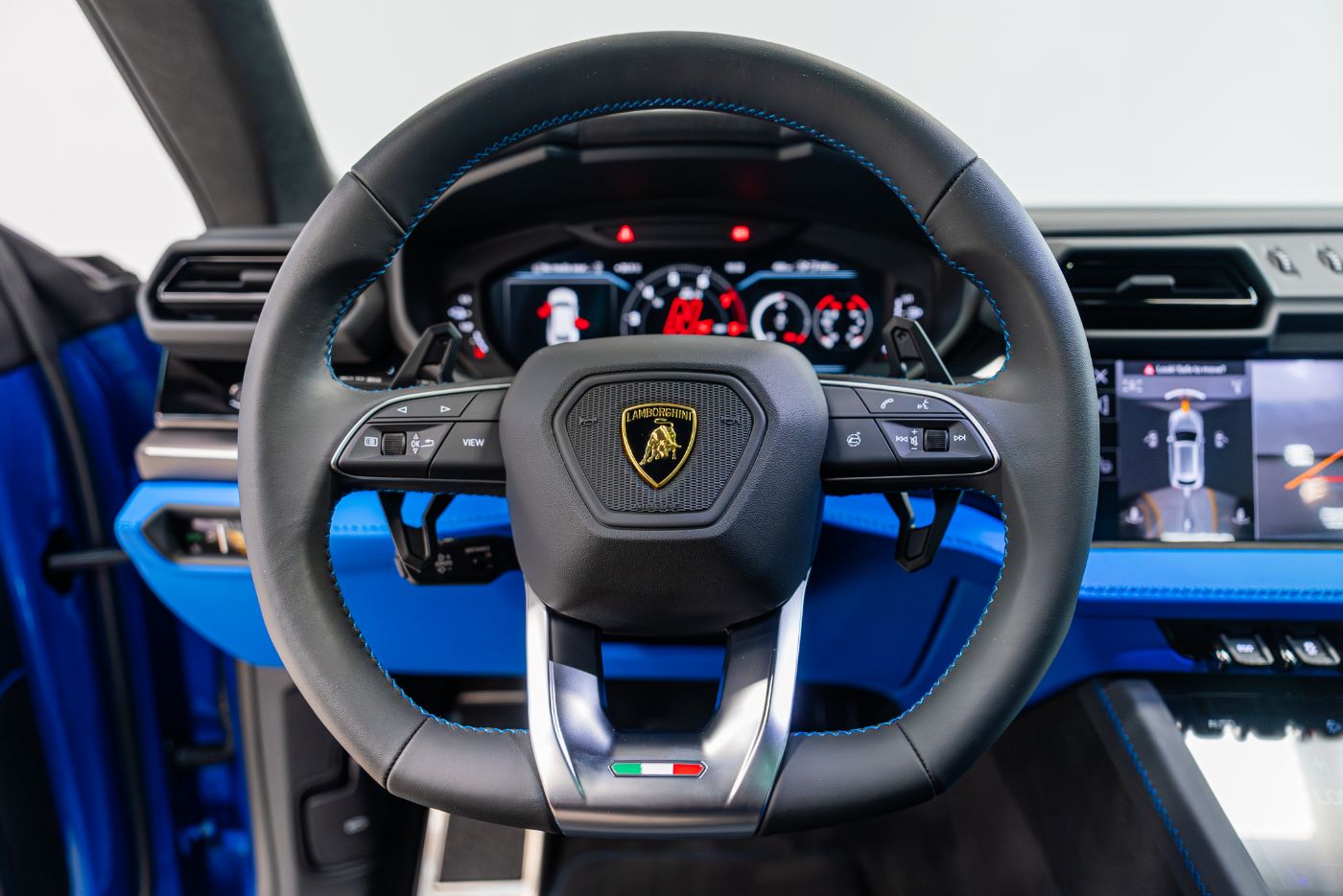 Lamborghini Urus SE gallery image 5