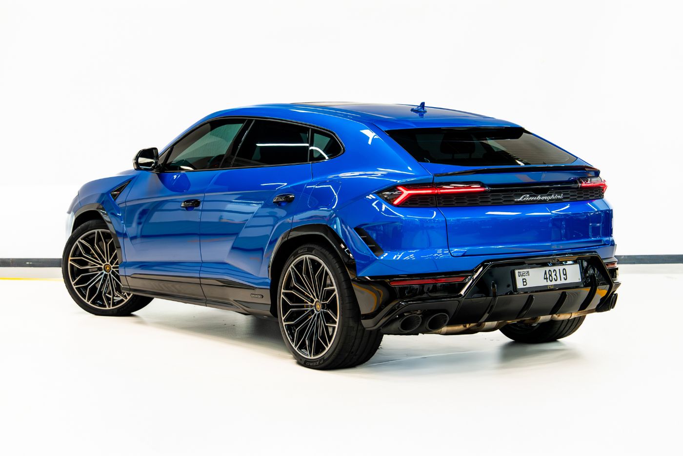 Lamborghini Urus SE gallery image 9