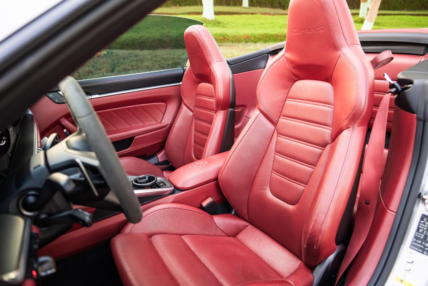 Porsche 911 992 TurboS Cabriolet gallery image 3