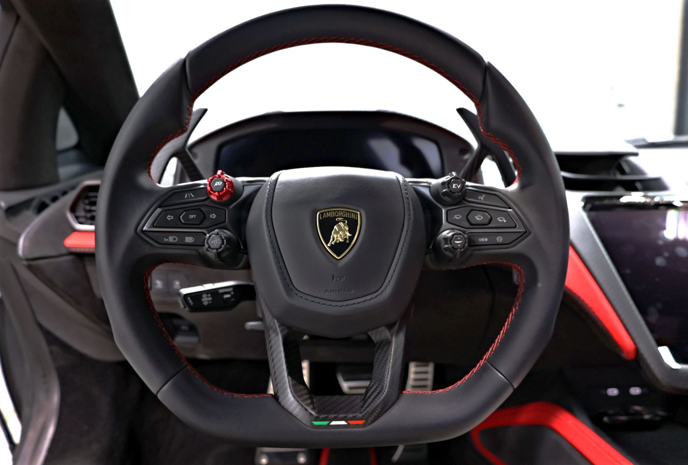 Lamborghini Revuelto gallery image 3