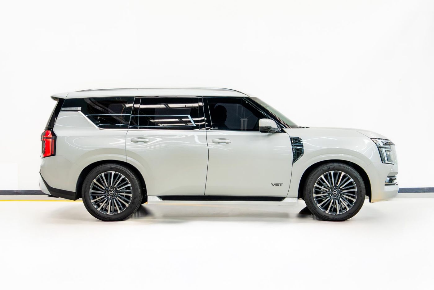 Nissan Patrol LE Platinum gallery image 2