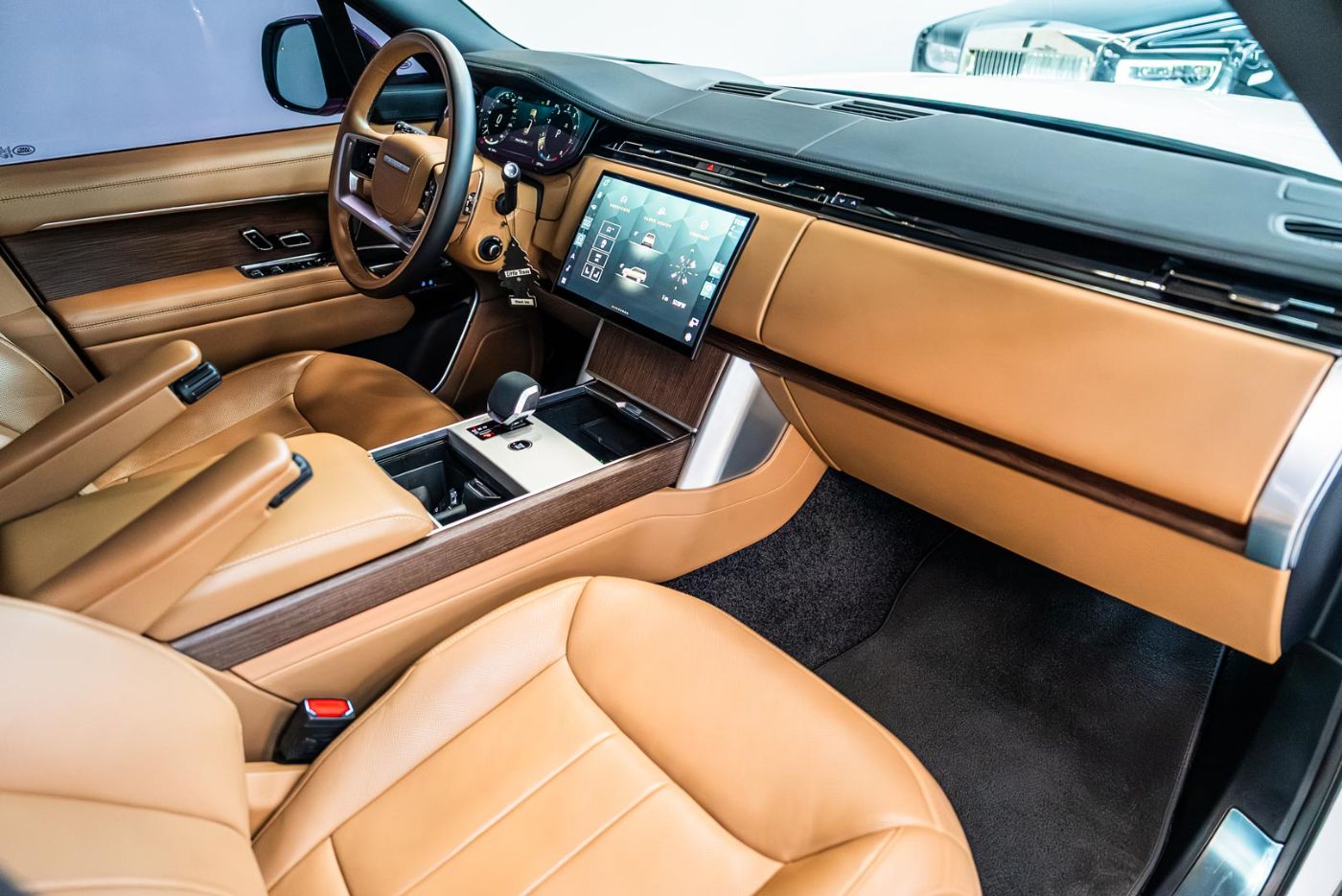 Land Rover Range Rover Vogue HSE V8 P530 gallery image 1