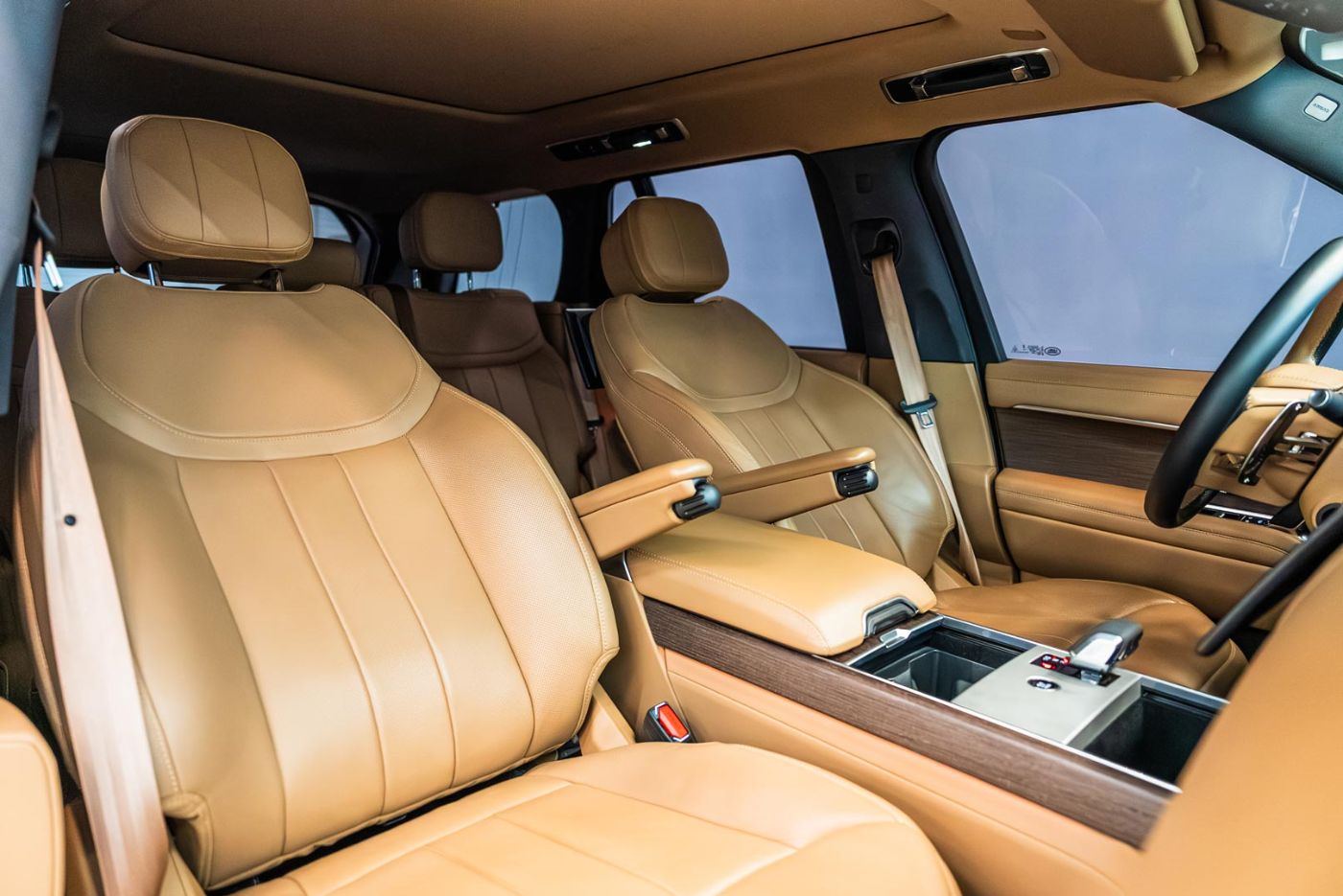 Land Rover Range Rover Vogue HSE V8 P530 gallery image 2
