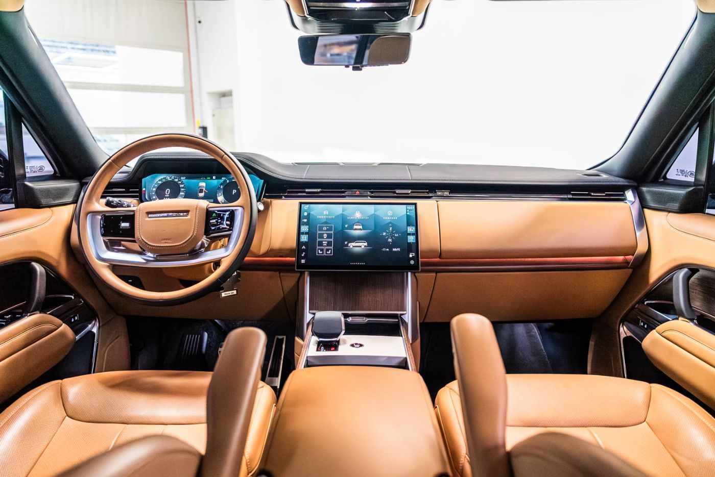 Land Rover Range Rover Vogue HSE V8 P530 gallery image 3