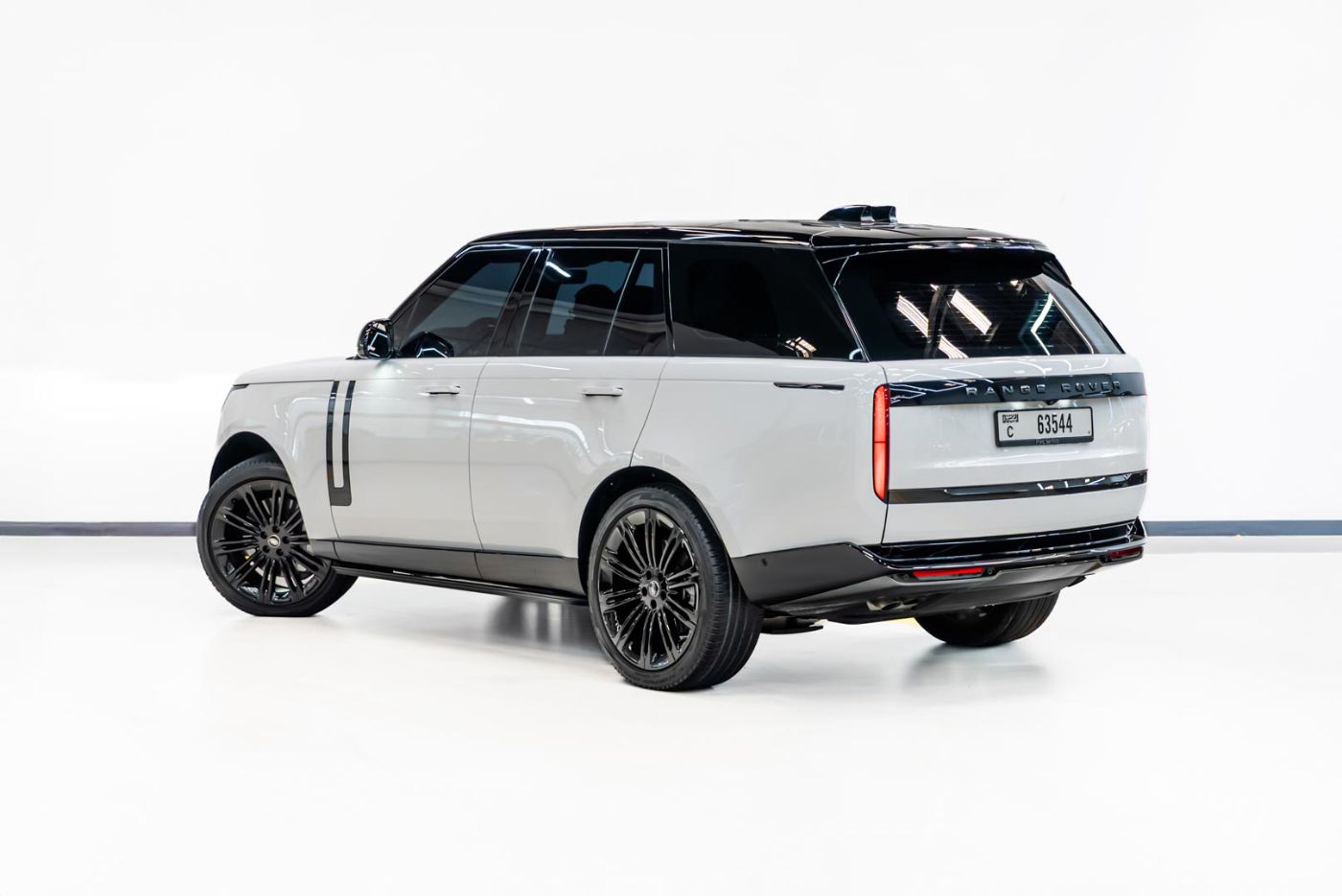 Land Rover Range Rover Vogue HSE V8 P530 gallery image 4