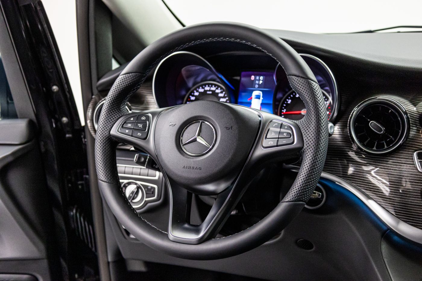 Mercedes Benz V250 gallery image 4
