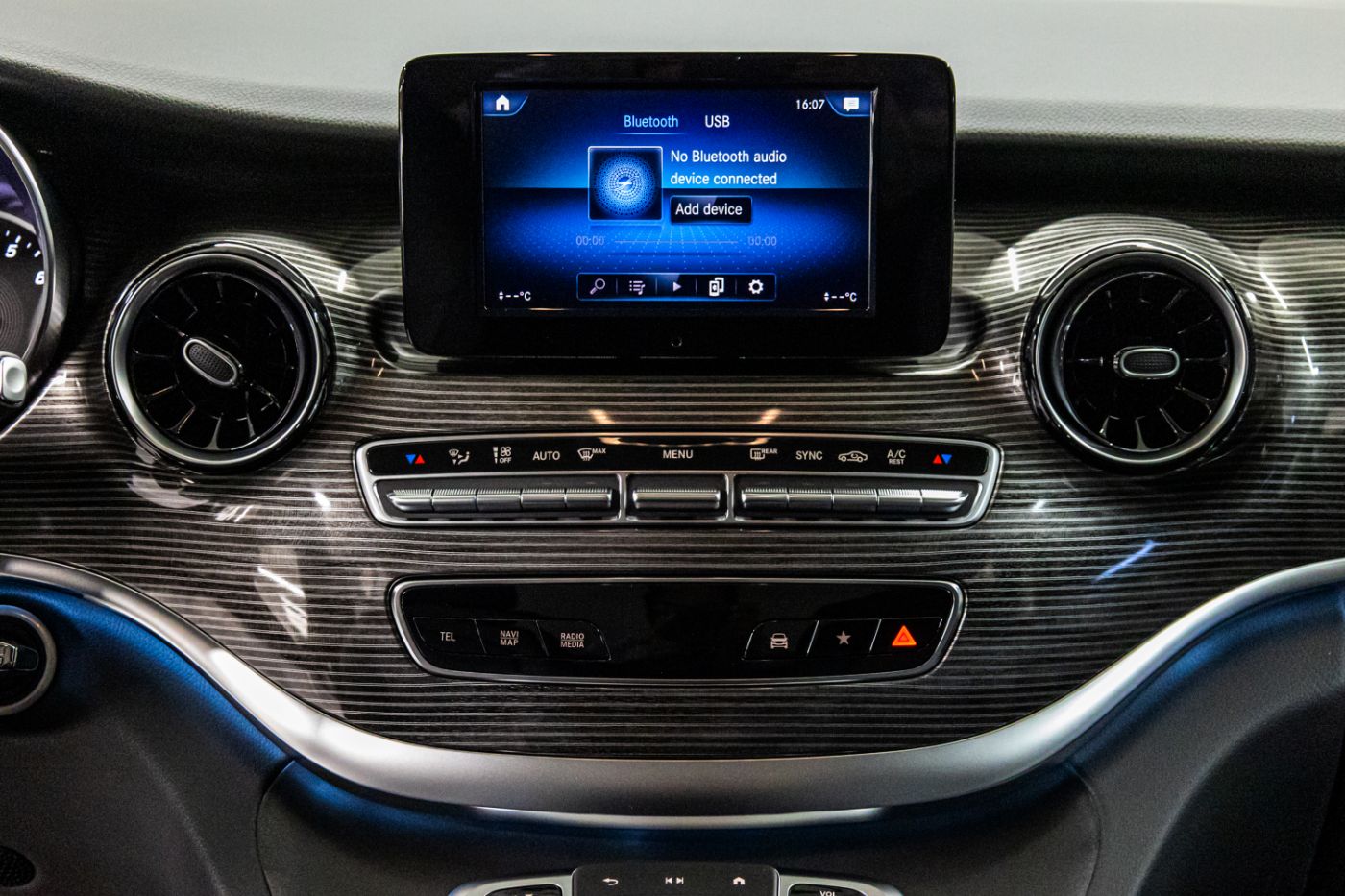 Mercedes Benz V250 gallery image 5