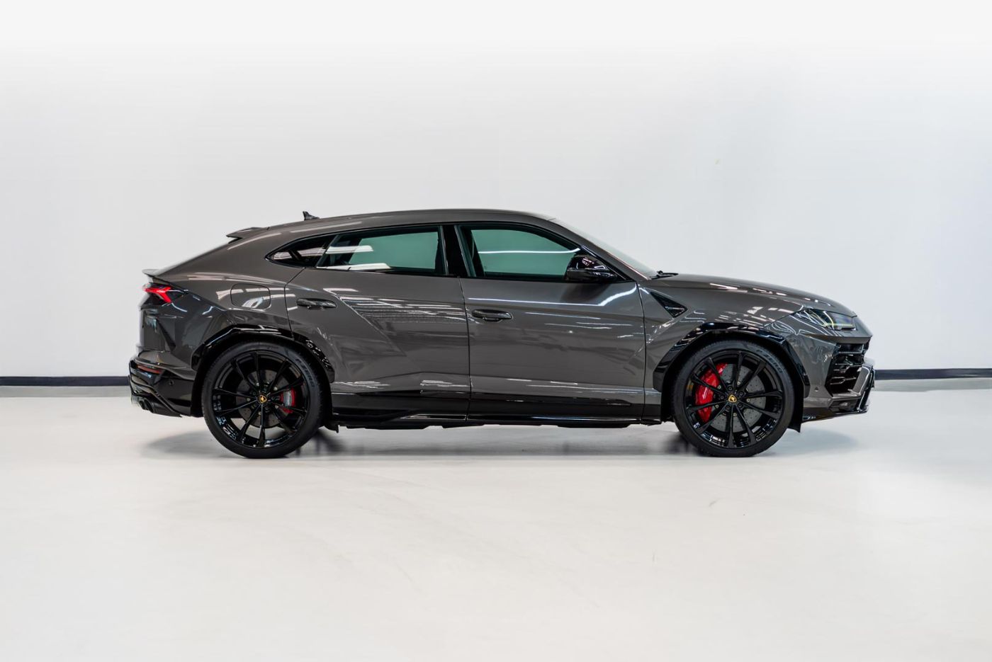 Lamborghini Urus gallery image 1