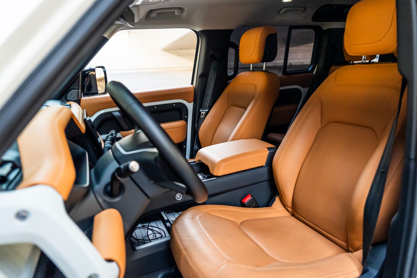 Land Rover Defender 110 HSE V6 P400 gallery image 2