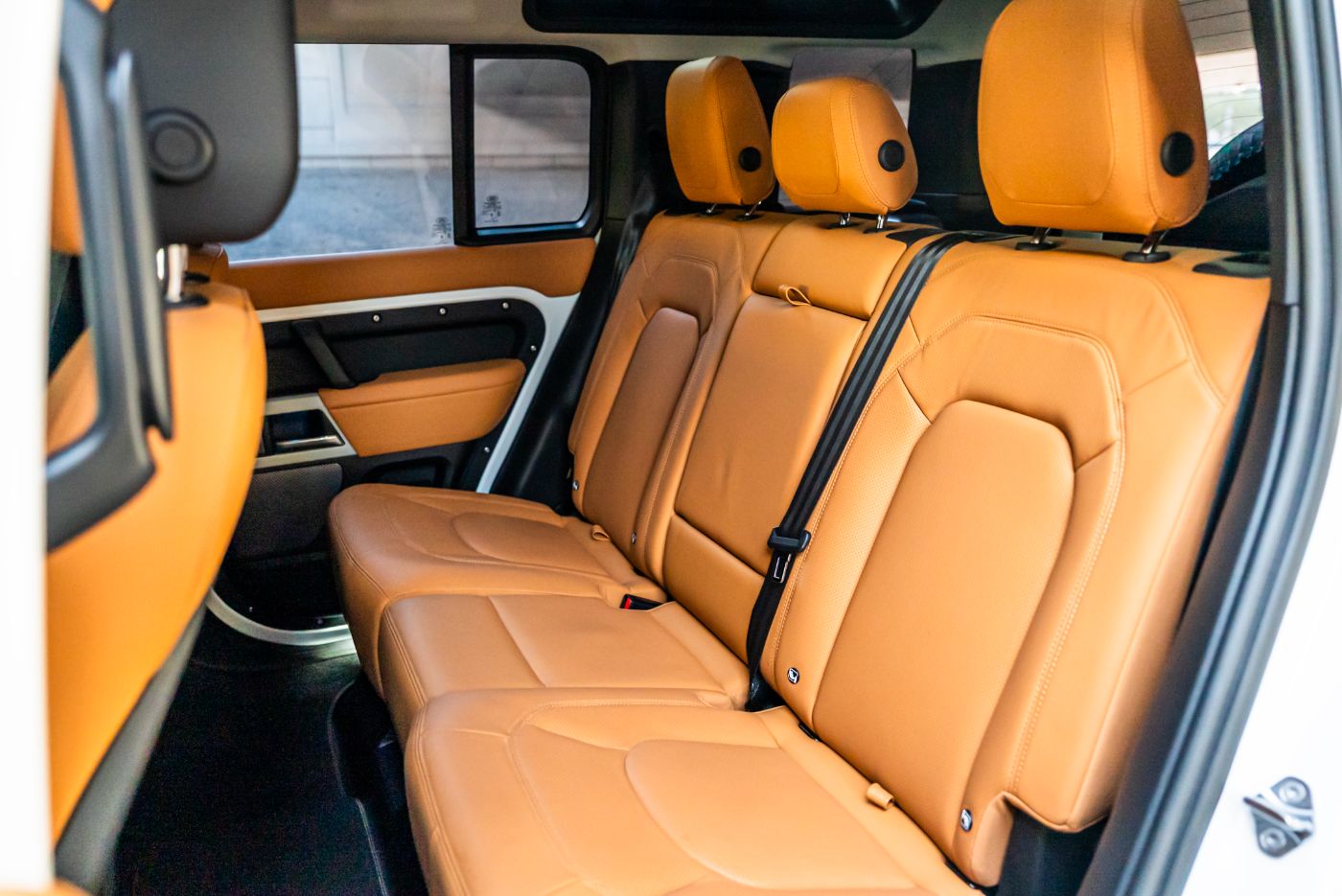 Land Rover Defender 110 HSE V6 P400 gallery image 3