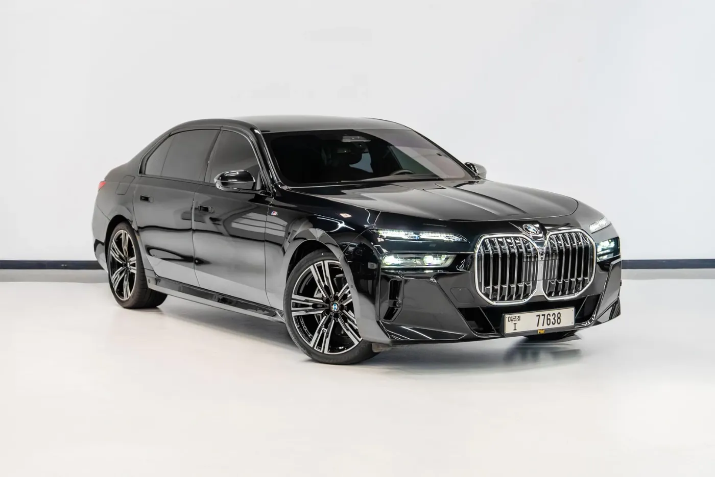 BMW 735i 2023 - Image 2