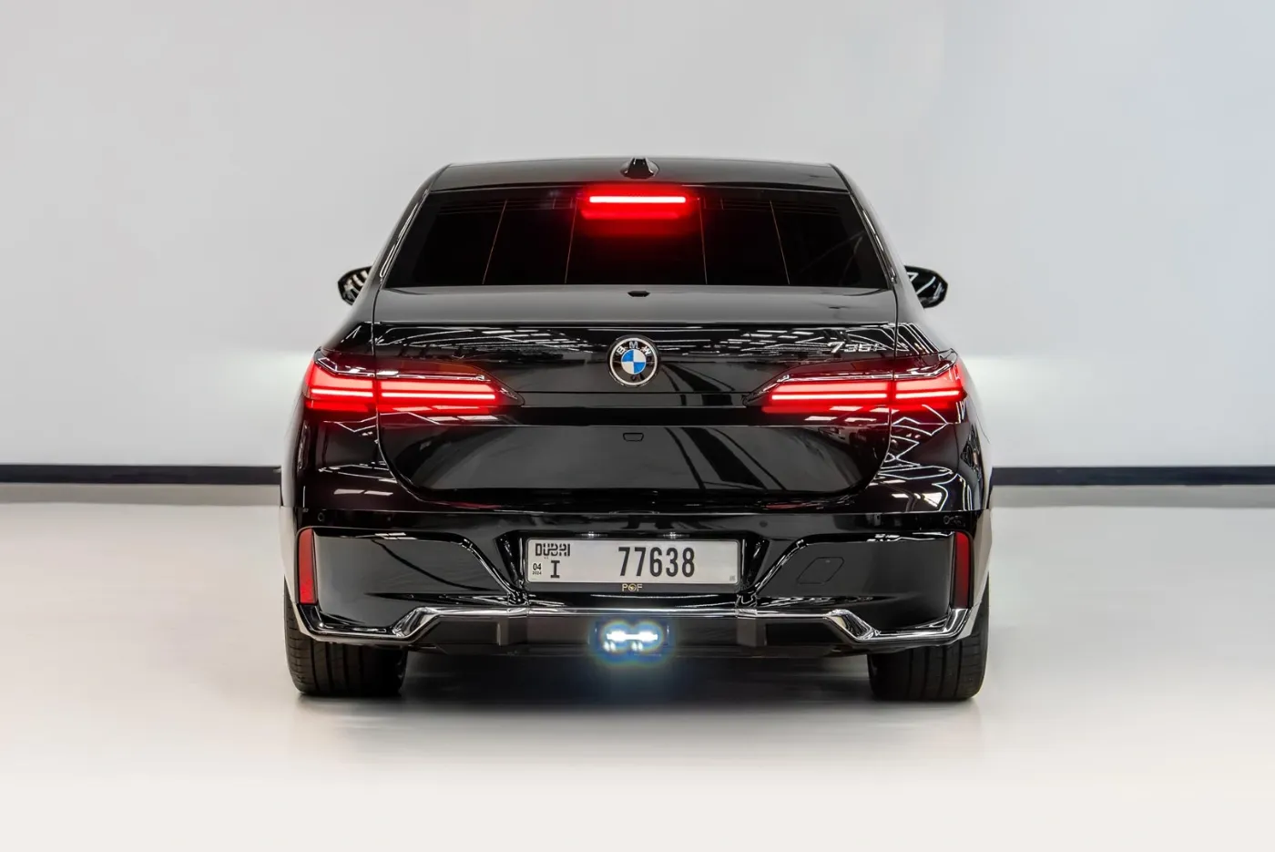 BMW 735i 2023 - Image 6