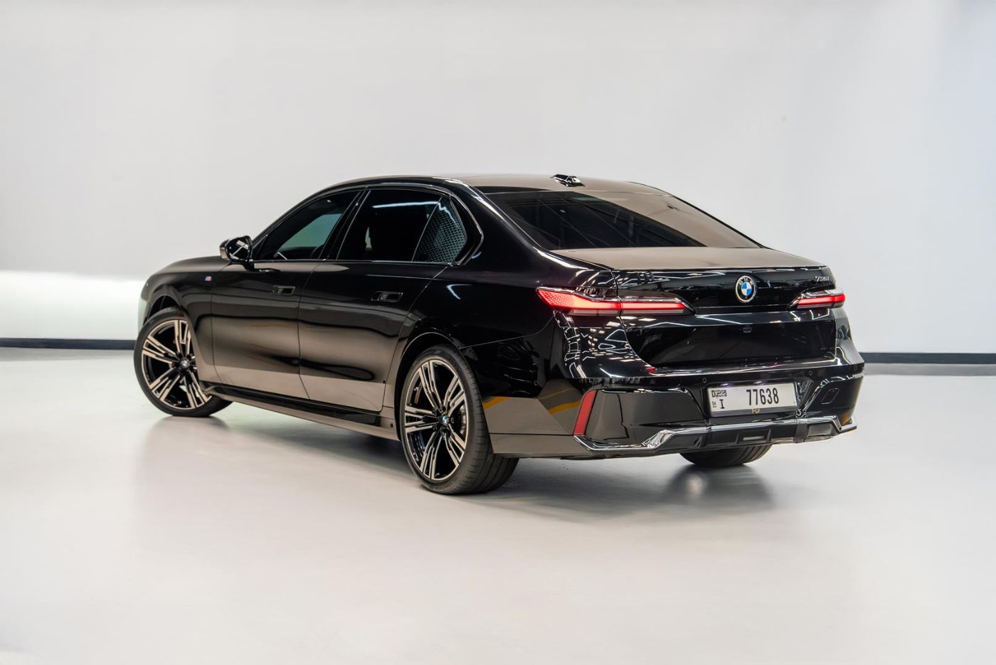 BMW 735i gallery image 7