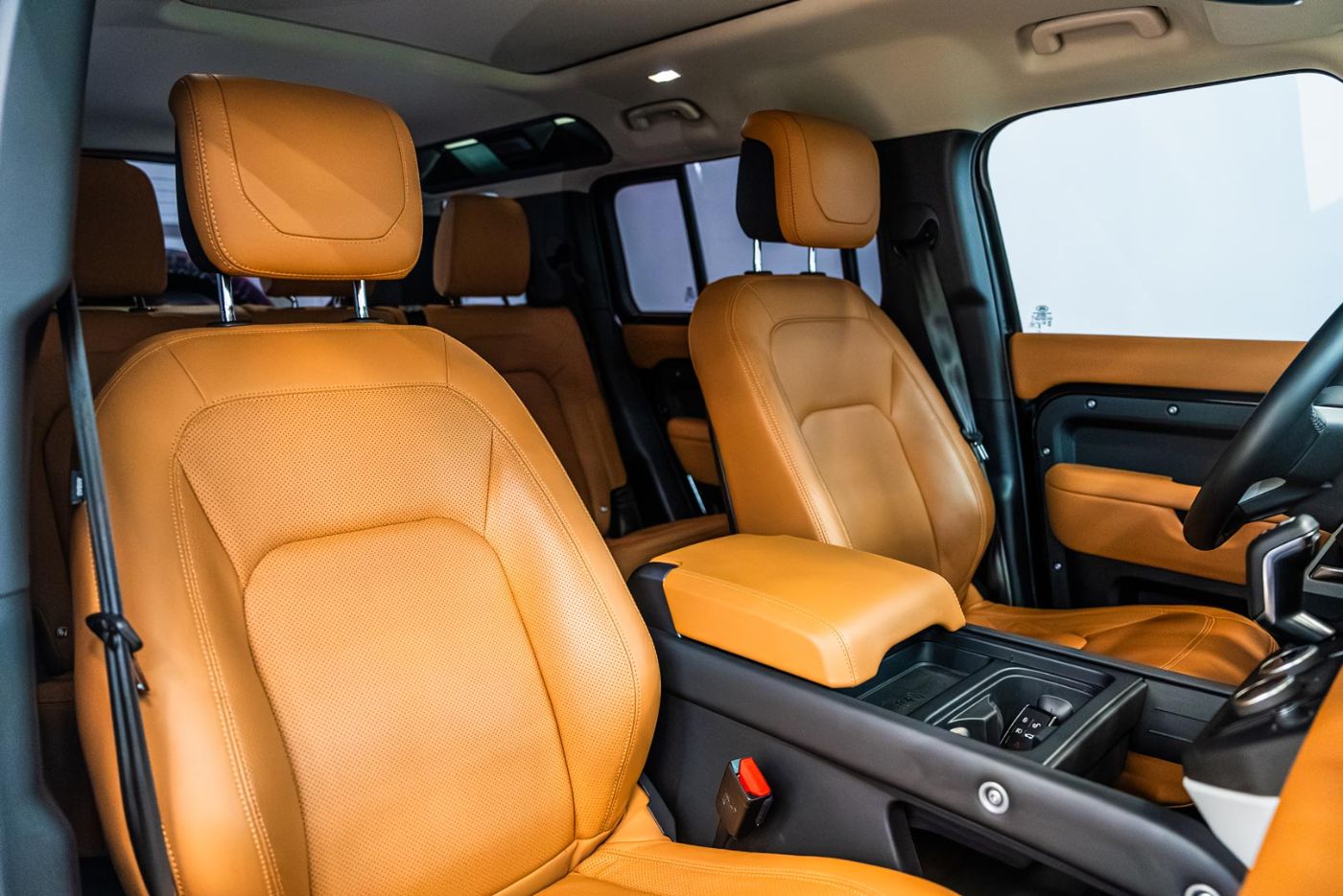 Land Rover Defender 110 HSE V6 P400 gallery image 3