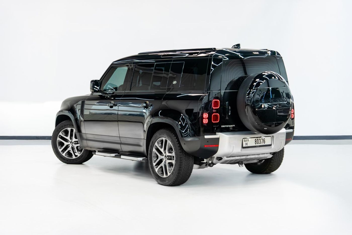 Land Rover Defender 110 HSE V6 P400 gallery image 5