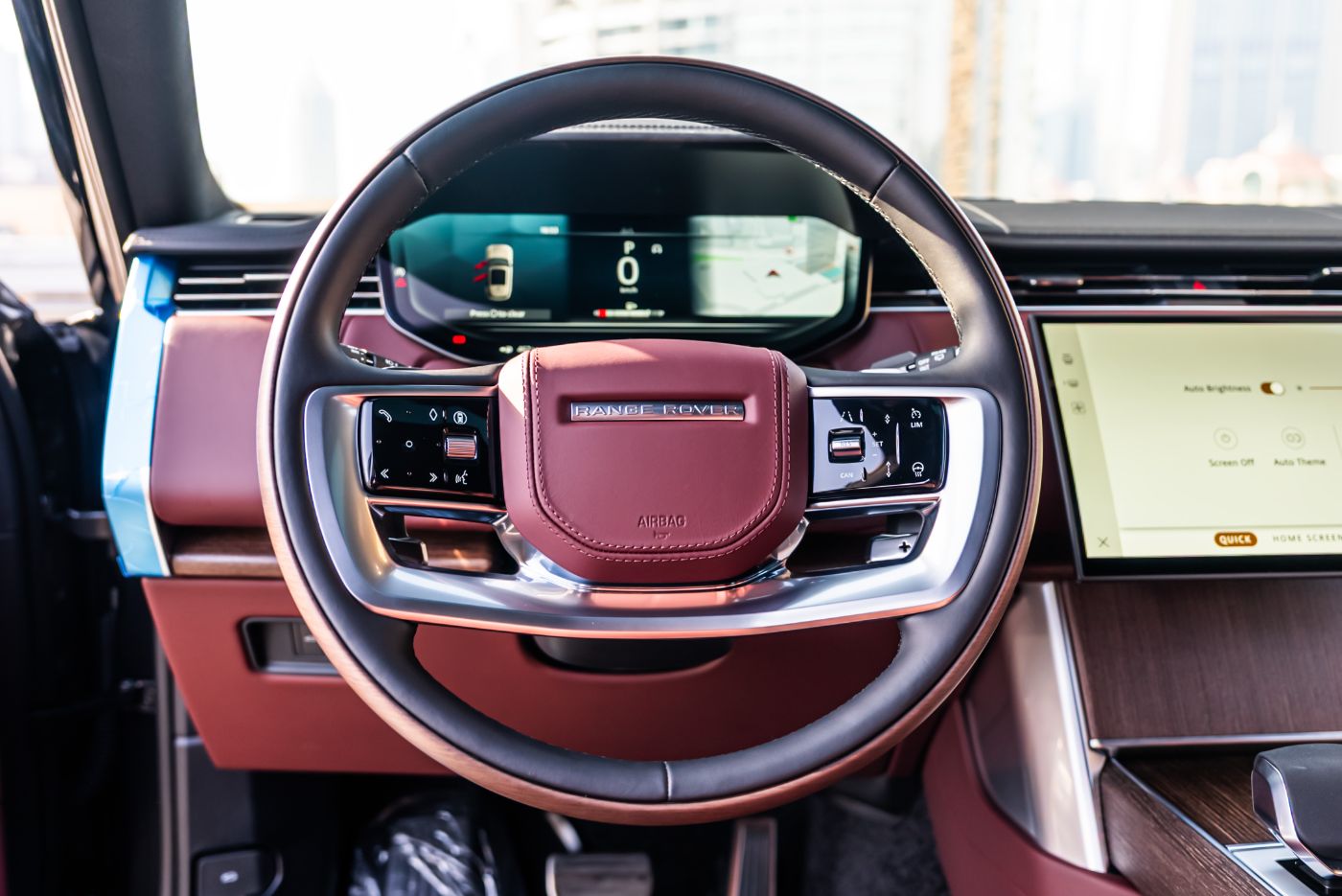 Land Rover Range Rover Vogue HSE V8 P530 gallery image 1