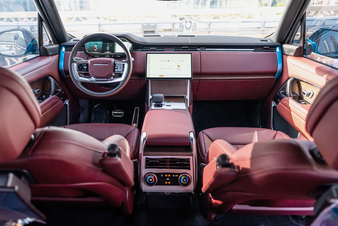 Land Rover Range Rover Vogue HSE V8 P530 gallery image 2