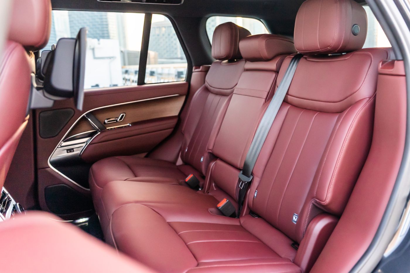 Land Rover Range Rover Vogue HSE V8 P530 gallery image 3