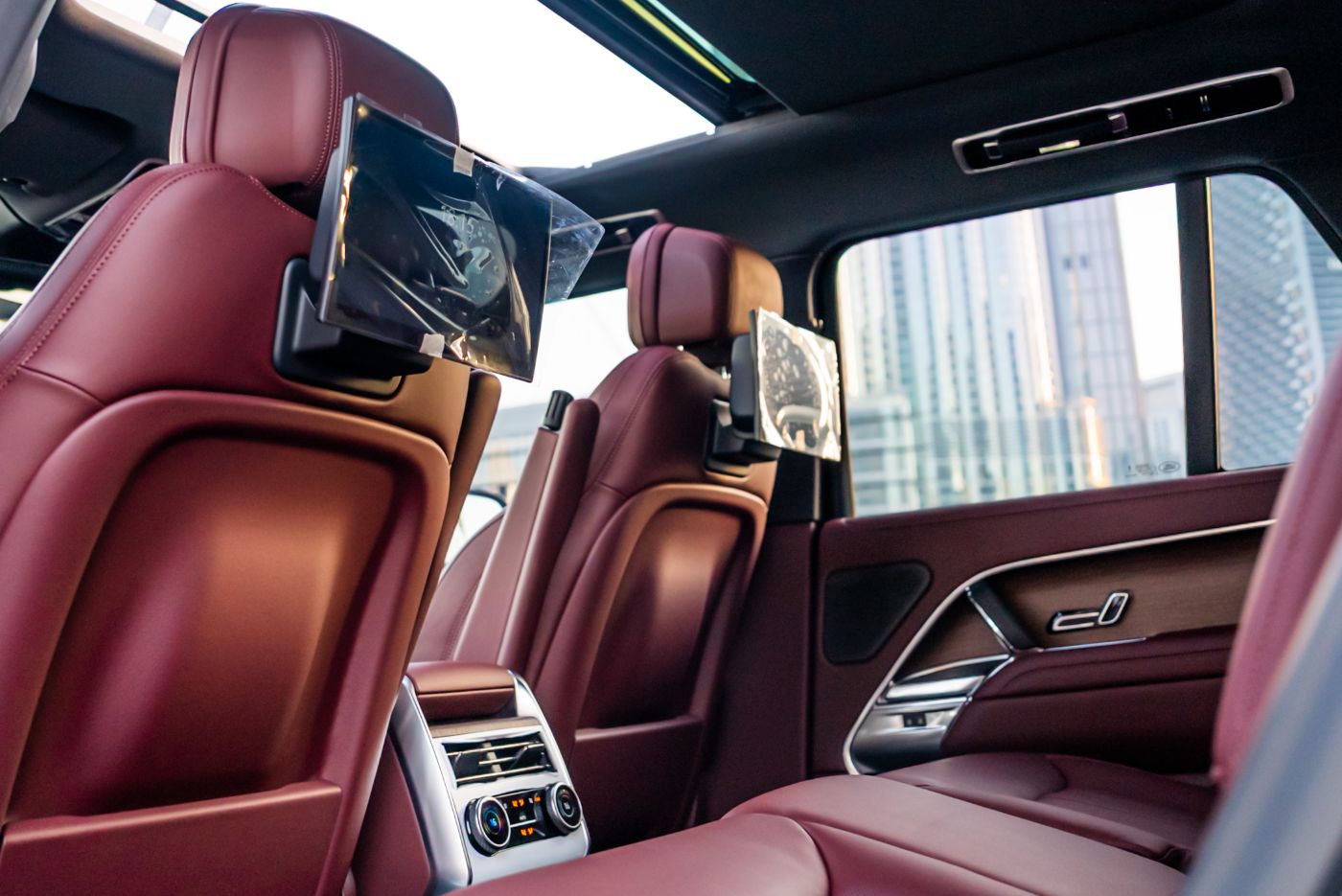 Land Rover Range Rover Vogue HSE V8 P530 gallery image 4