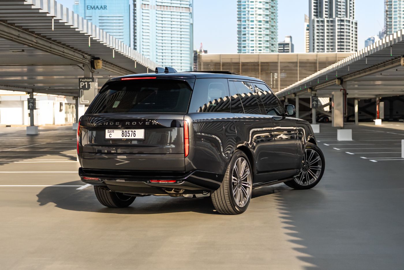 Land Rover Range Rover Vogue HSE V8 P530 gallery image 5