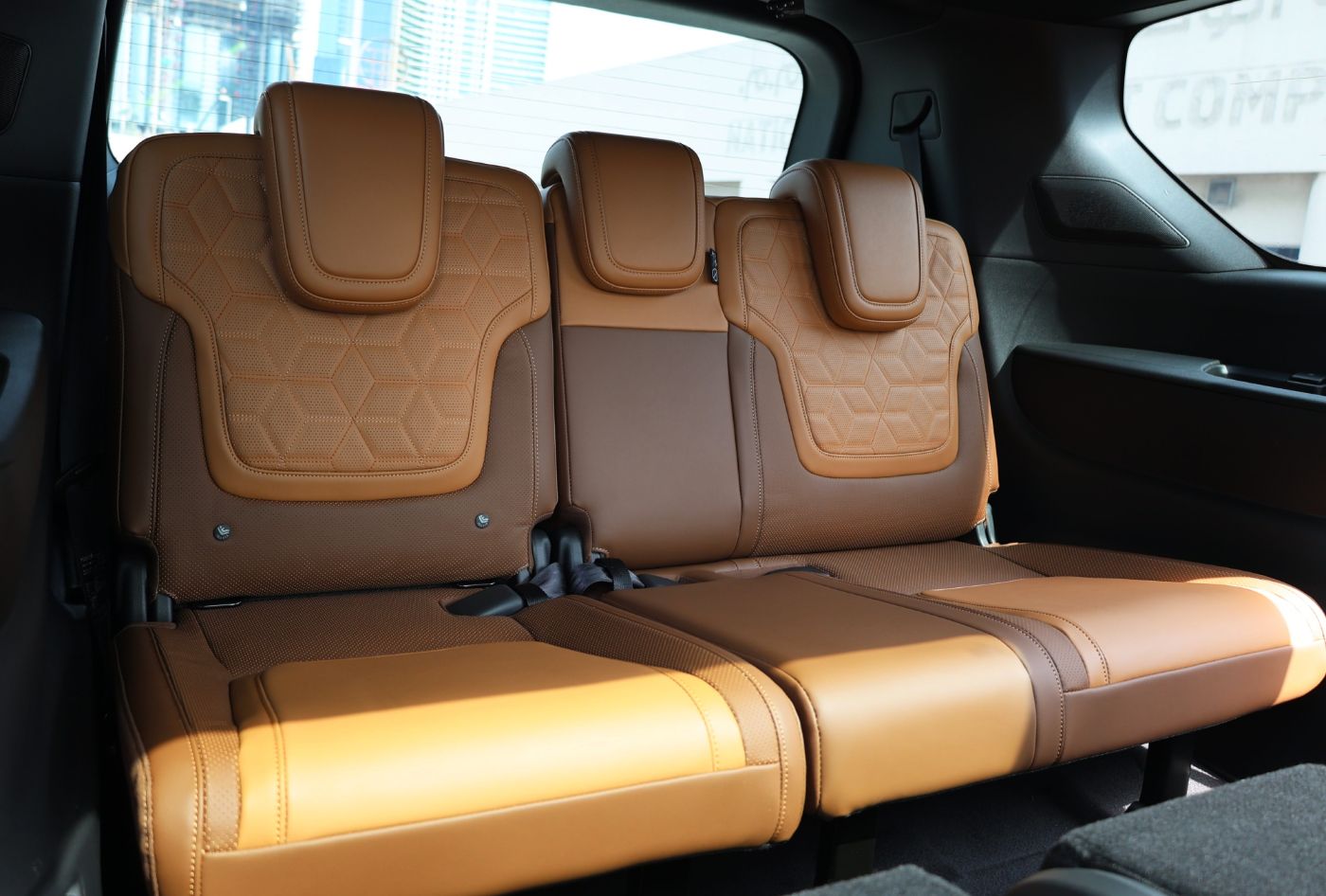 Nissan Patrol LE Platinum gallery image 3