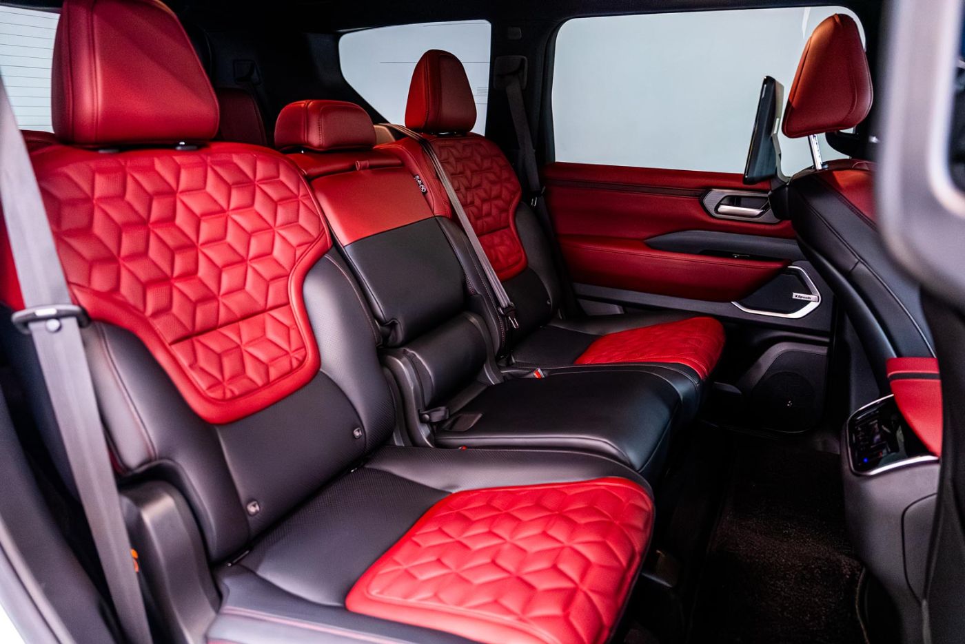 Nissan Patrol LE Platinum gallery image 4