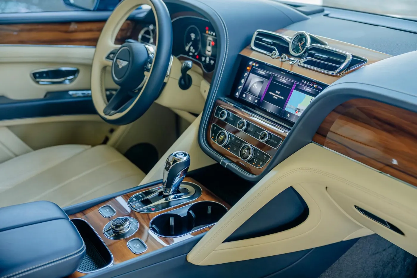 Bentley Bentayga 2024 - Image 4 Bentley Bentayga 2024 - Image 4