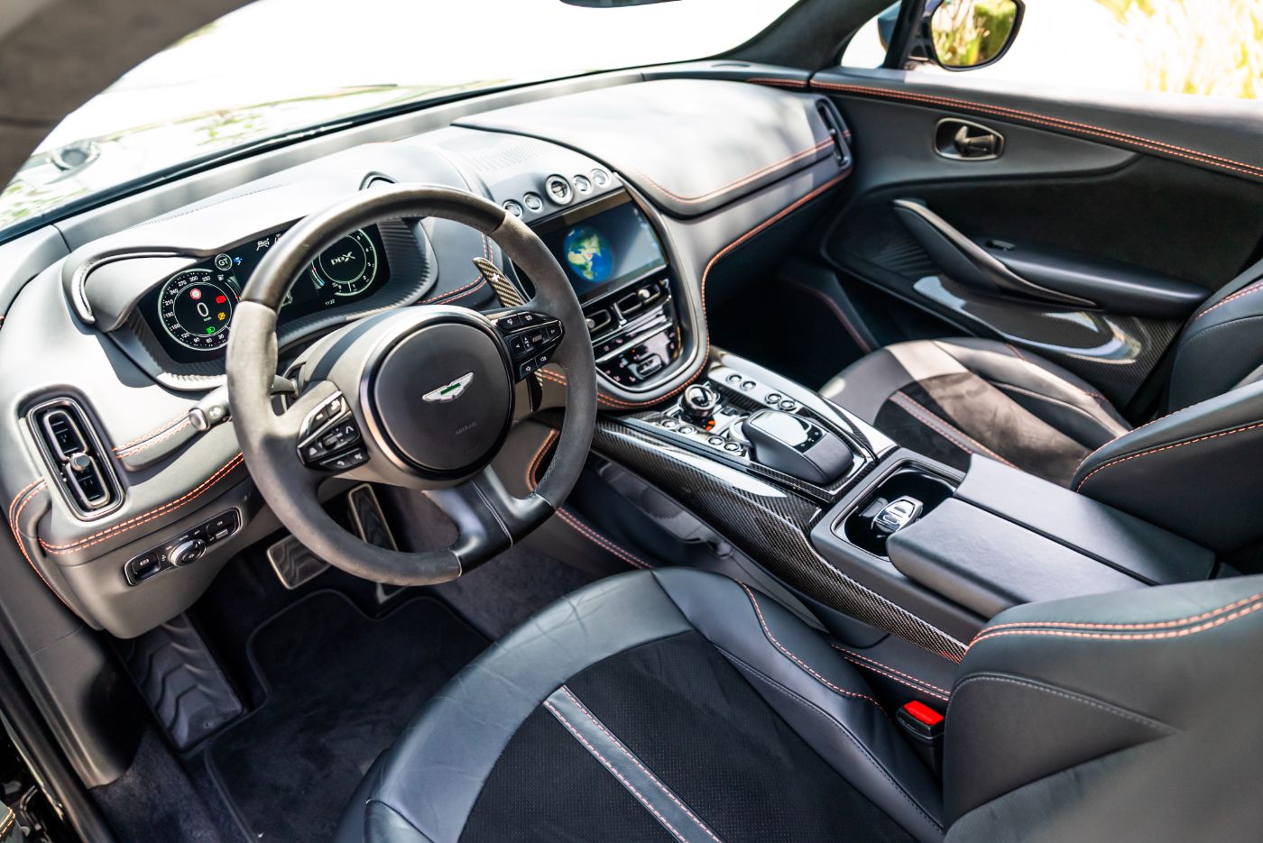 Aston Martin DBX 707 gallery image 3