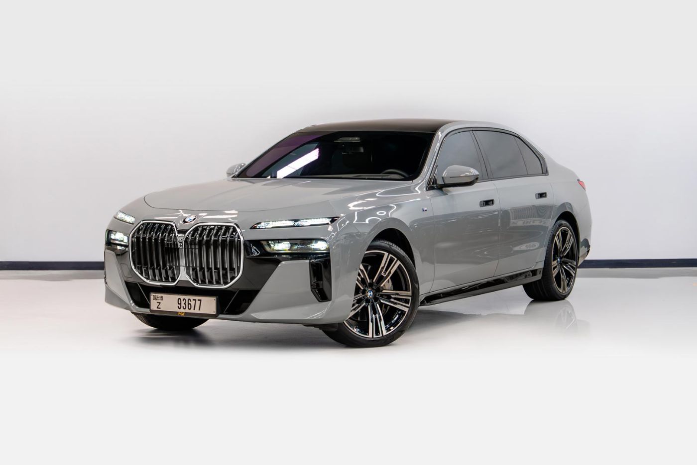 BMW 740i luxury car rental in Dubai