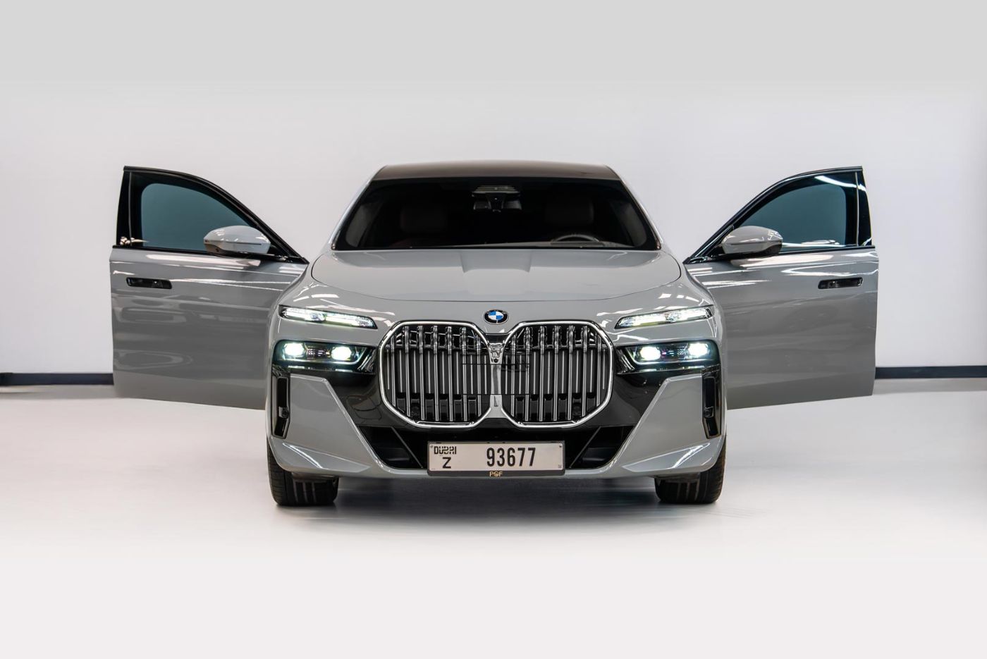 BMW 740i gallery image 1