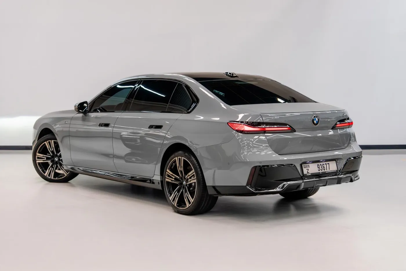 BMW 740i 2023 - Image 7