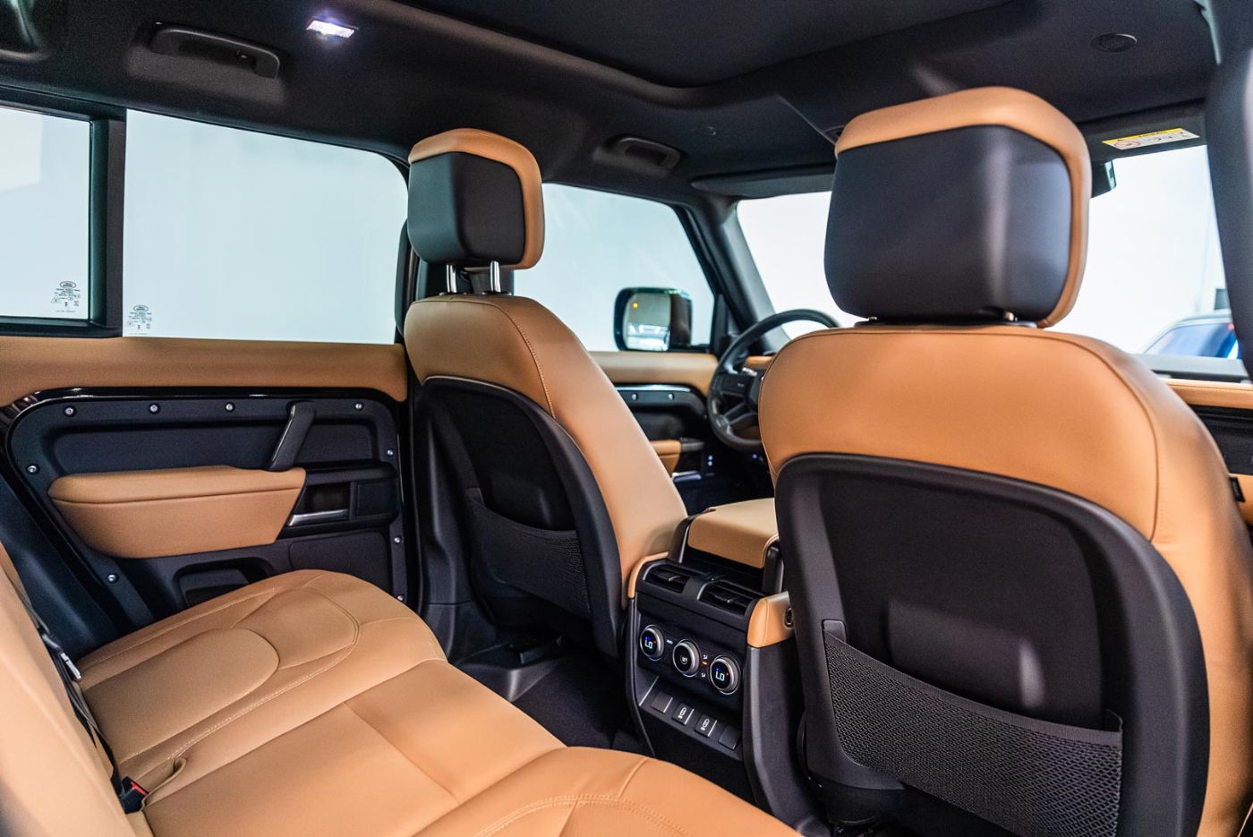 Land Rover Defender 110 HSE V6 P400 gallery image 4