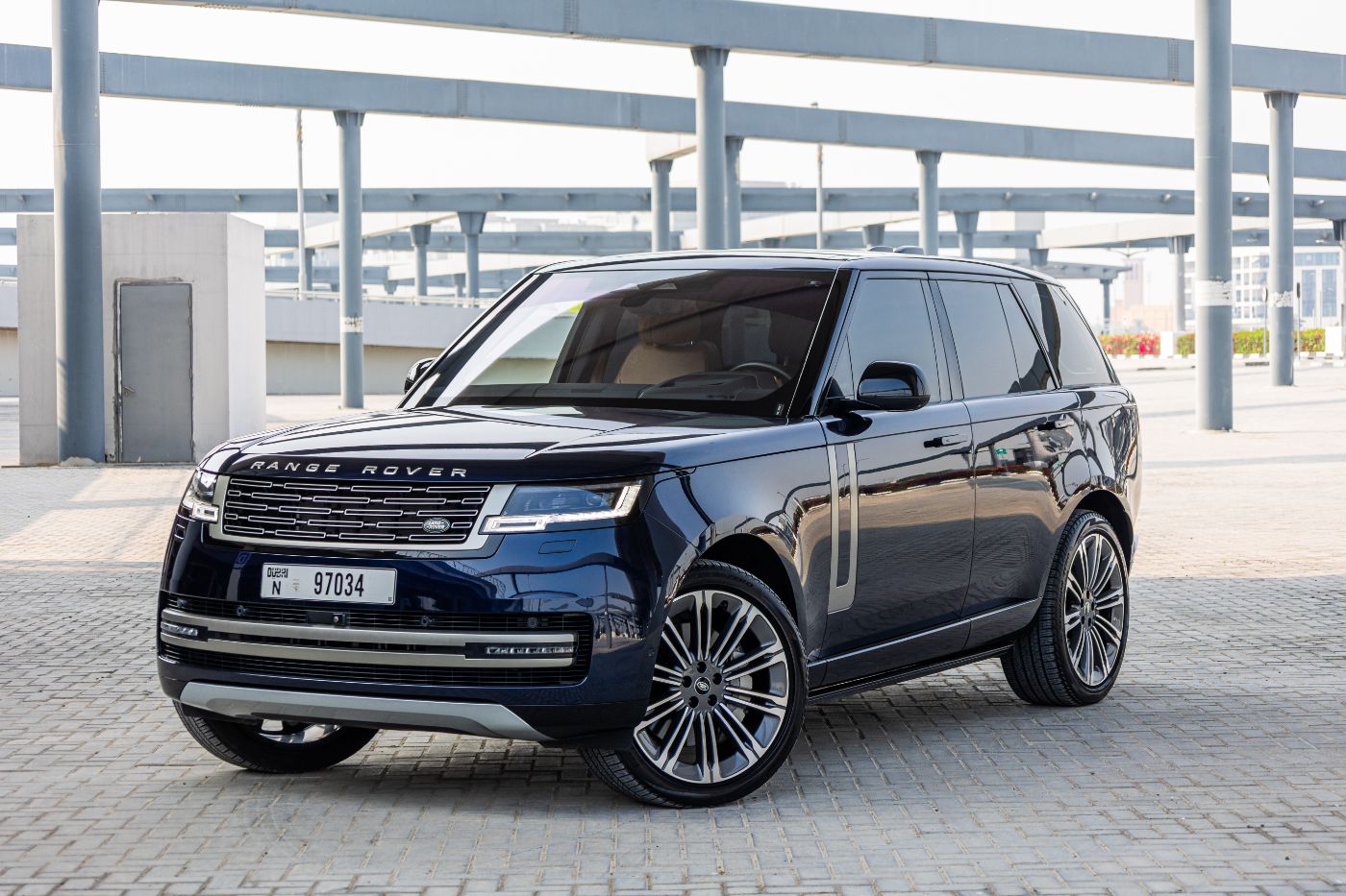 Land Rover Range Rover Vogue HSE V8 P530 luxury car rental in Dubai
