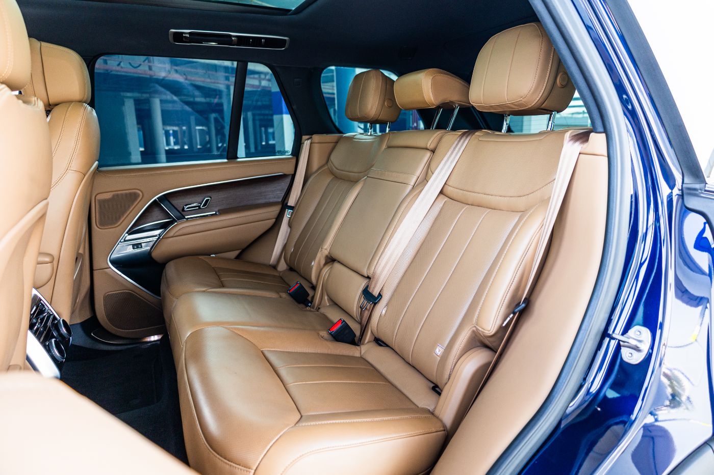 Land Rover Range Rover Vogue HSE V8 P530 gallery image 3