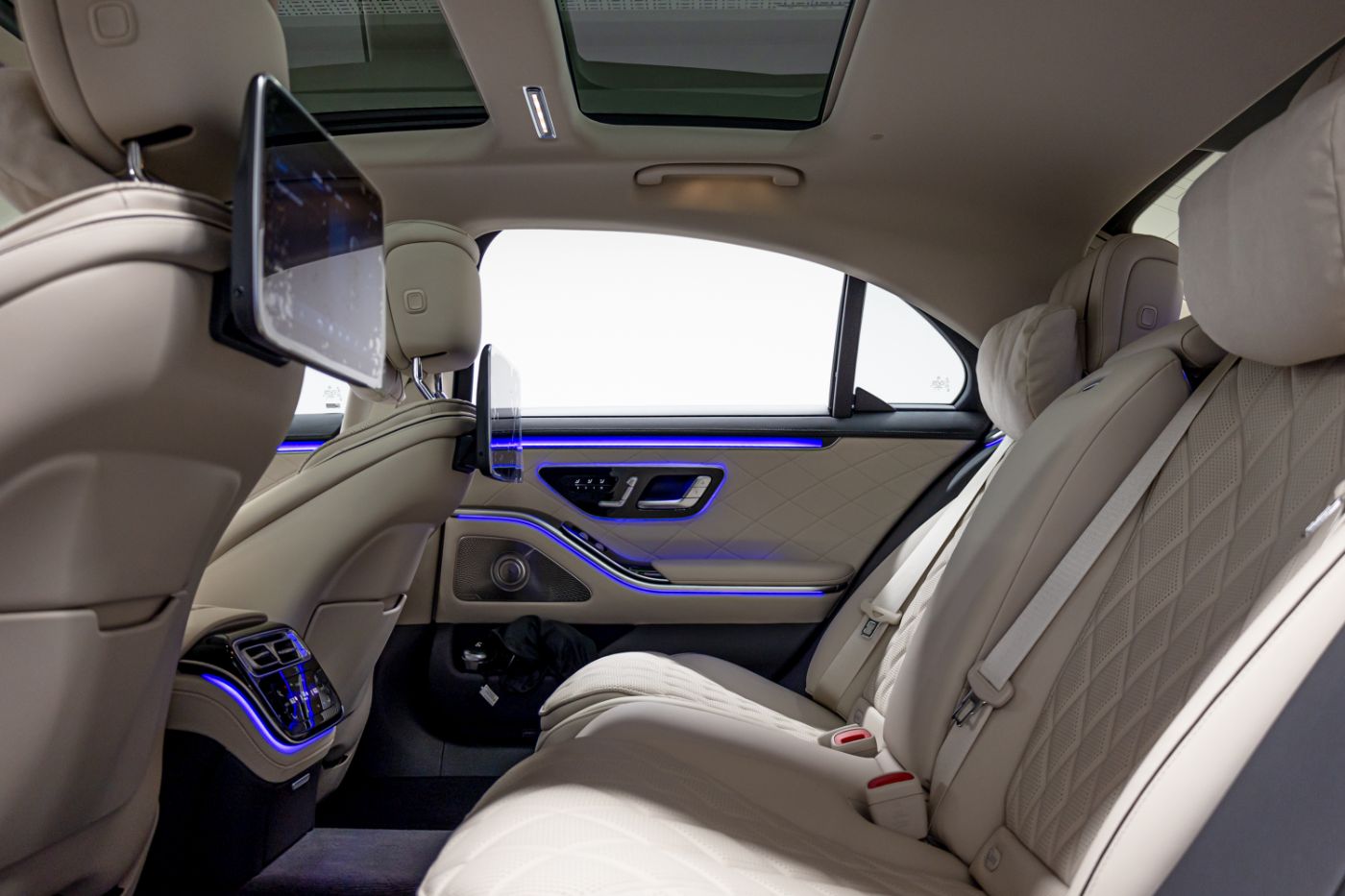 Mercedes Benz S 500 gallery image 2