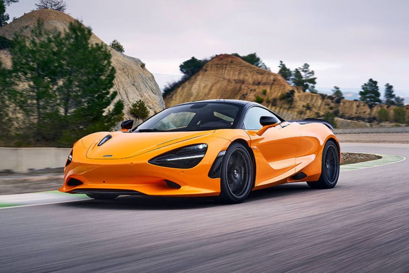 McLaren 750S gallery image 1